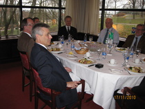 50-v hallituksen työlounas yhdistyksen perustamisympäristössä ravintola Suomalaisella Pohjalla